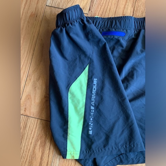 Women’s Under Armor fitted heatgear. Size large - Picture 5 of 5